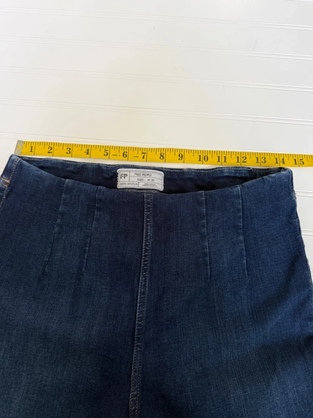 (176)Free People Dark Wash Straight Leg Jeans
